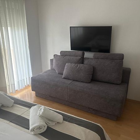 Apartmani Mira Vodice Eksteriør bilde