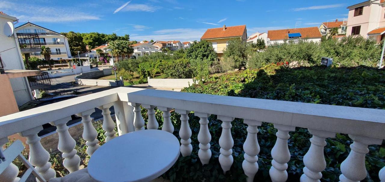Apartmani Mira Vodice Eksteriør bilde