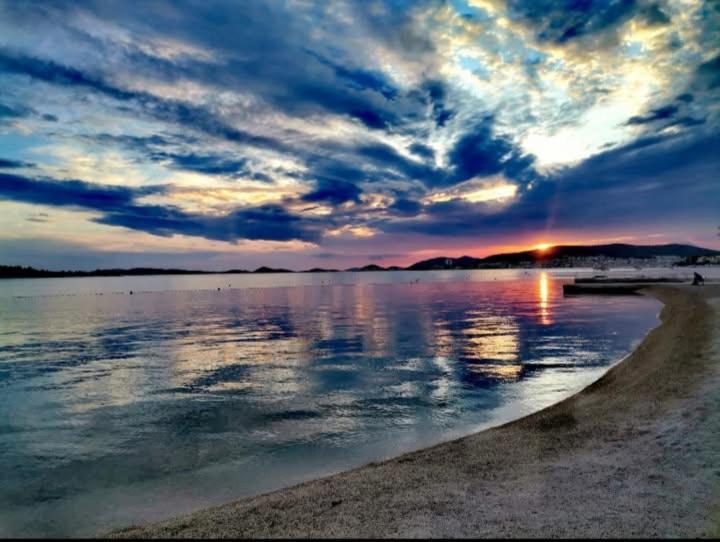 Apartmani Mira Vodice Eksteriør bilde