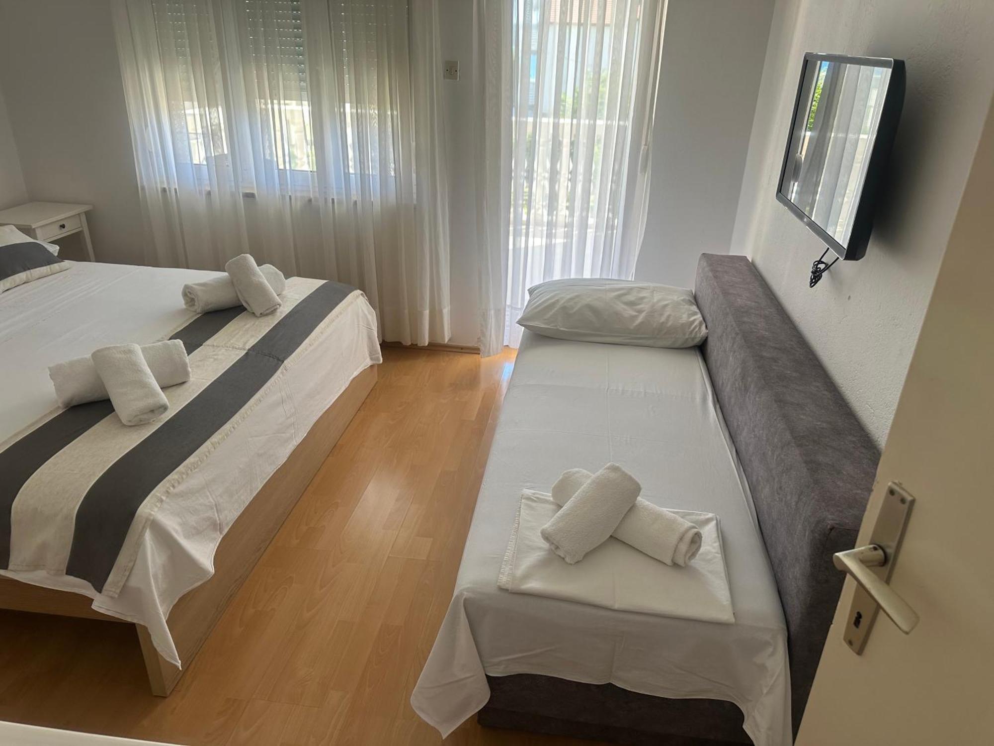 Apartmani Mira Vodice Eksteriør bilde