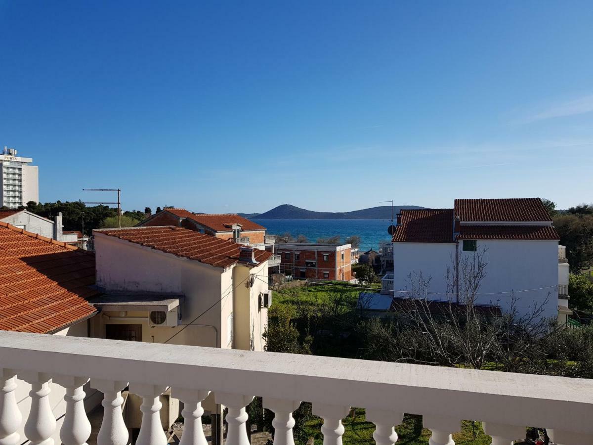 Apartmani Mira Vodice Eksteriør bilde