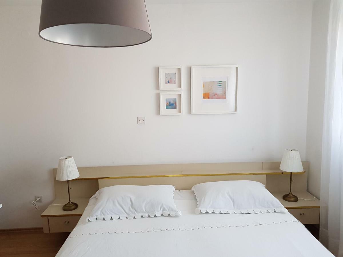 Apartmani Mira Vodice Eksteriør bilde