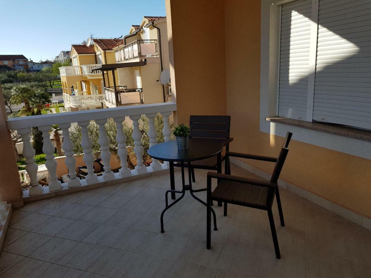 Apartmani Mira Vodice Eksteriør bilde