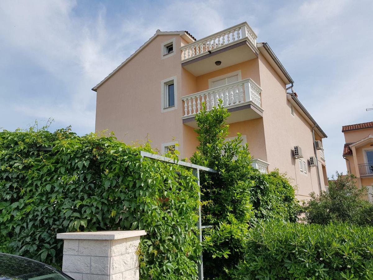 Apartmani Mira Vodice Eksteriør bilde