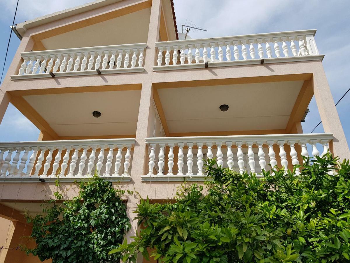 Apartmani Mira Vodice Eksteriør bilde