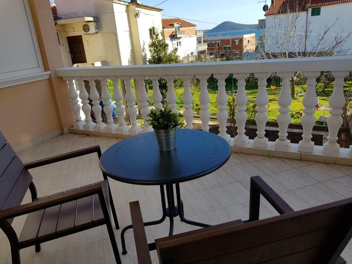 Apartmani Mira Vodice Eksteriør bilde