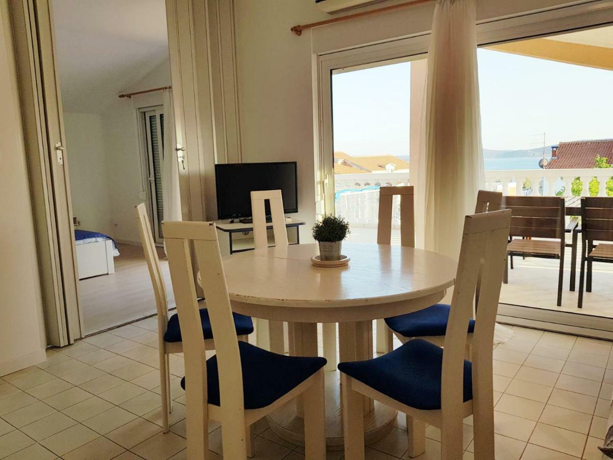 Apartmani Mira Vodice Eksteriør bilde