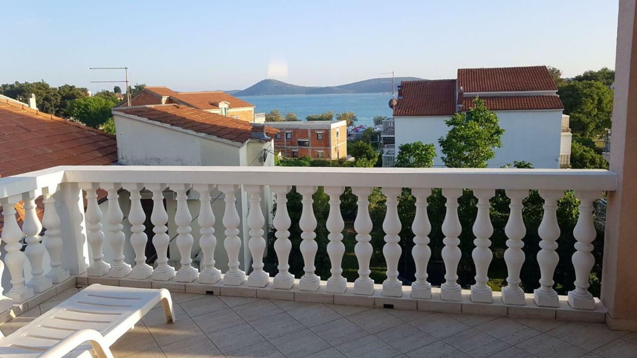 Apartmani Mira Vodice Eksteriør bilde