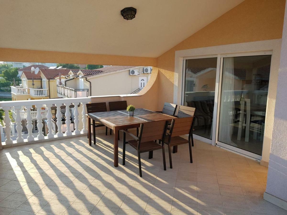 Apartmani Mira Vodice Eksteriør bilde